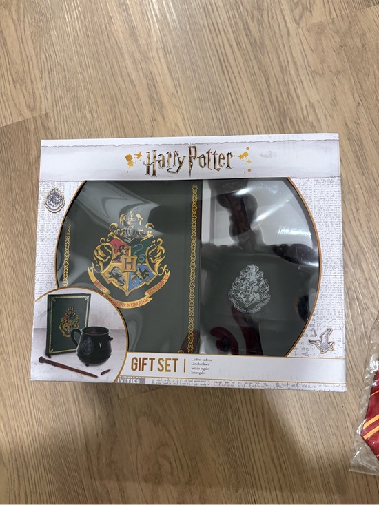 Other - Harry Potter Hogwarts Collectors Set